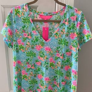 Disney Parks x Lilly Pulitzer Mickey & Minnie Etta V-Neck T-Shirt Size L